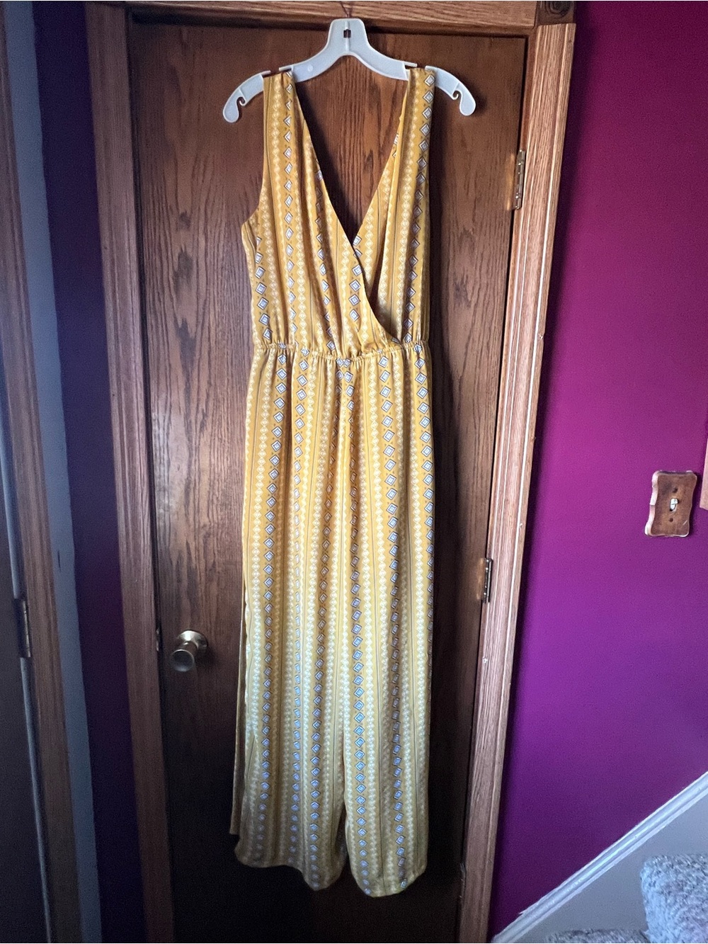 Sleeveless Yellow V-Neck Maxi Dress with Pattern A13 size large
